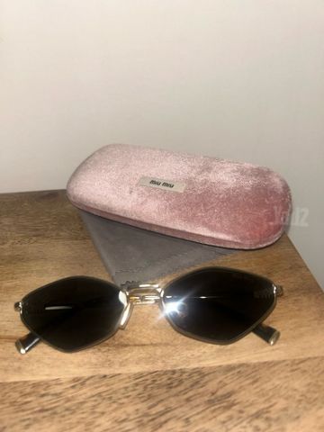 משקפי שמש MIU MIU