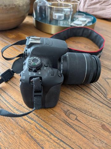 מצלמה Canon EOS 700D