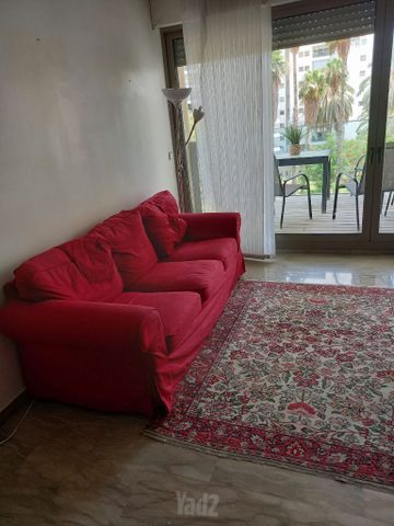 ספה בת שנה