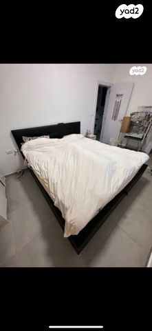 מיטה וארגז ומיזרון 180