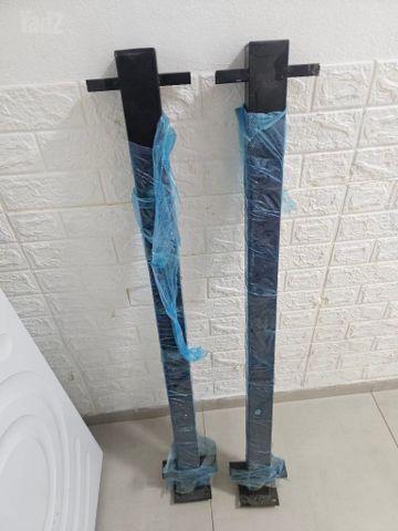 2 עמודים לגדר
