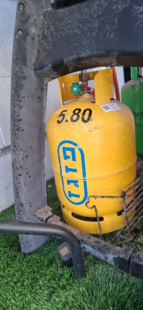 מנגל Weber Q3200