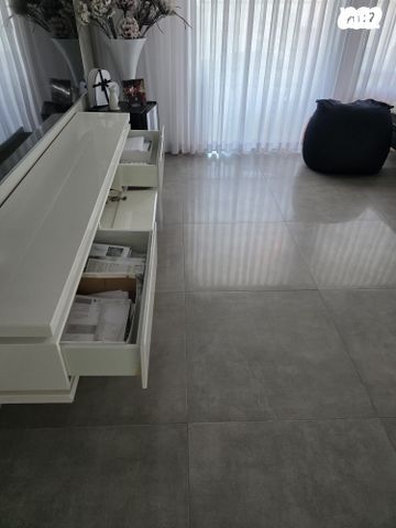 מזנון +שולחן