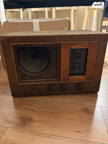 רדיו Bush Radio דגם AC81.