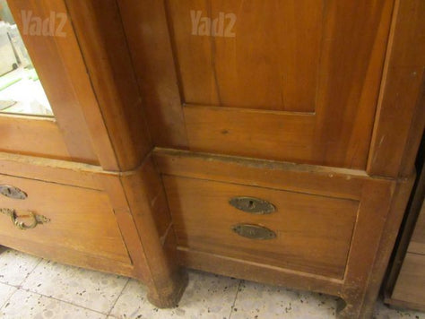 ארון עץ עתיק