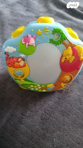 מנורת לילה ומקרן מוזיקלי