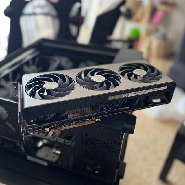 AMD Radeon RX 7800 XT
