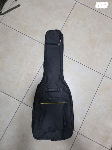 גיטרה חשמלית אם מגבר.
