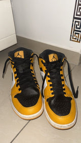Air Jordan 1 Mid Taxi מידה 42