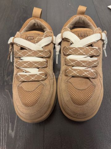 נעליי סניקרס ugg