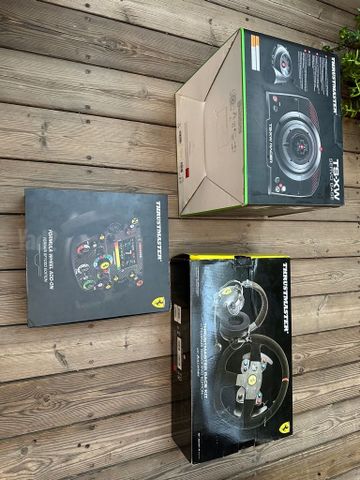 בסיס הגאים ופדלים thrustmaster