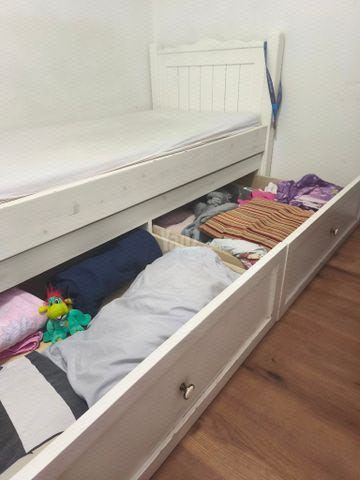 מיטת עץ מלא