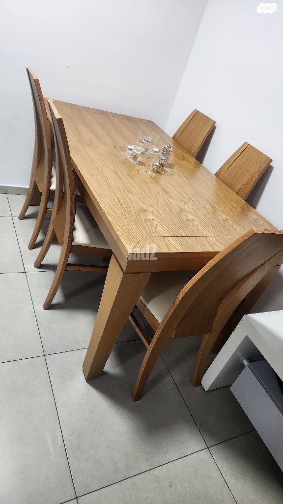 שולחן עץ מלא