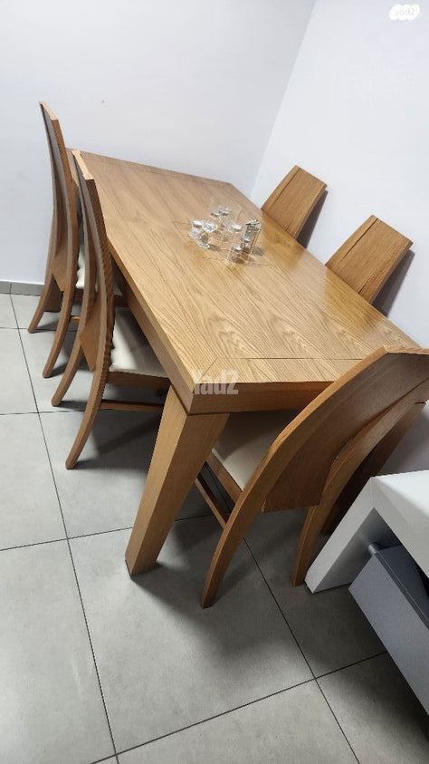 שולחן עץ מלא