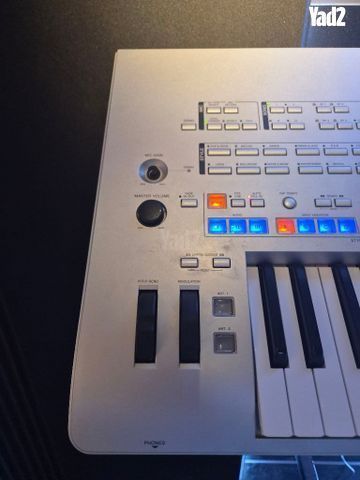 טיירוס 4  Yamaha Tyros 4
