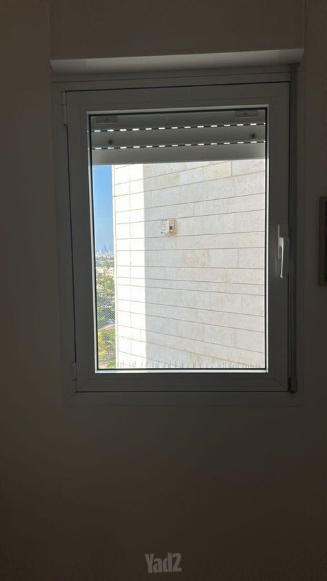 כל החלונות בבית (8 סך הכל)