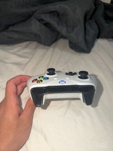 Xbox One S + 2 שלטים