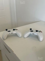 Xbox One S + 2 שלטים