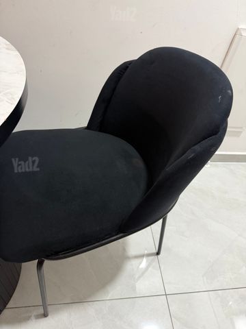 שולחן וכסאות