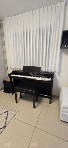 Yamaha Clavinova CLP-825