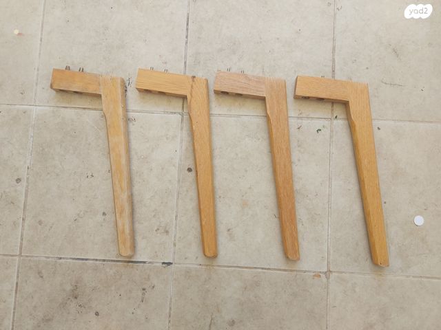 רגלי עץ