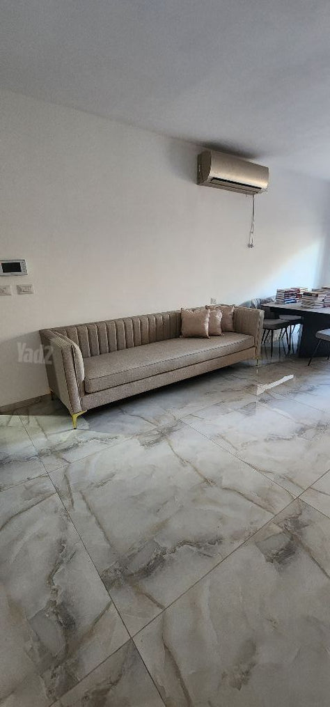 ספה עם הדום