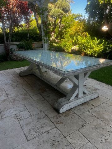 שולחן אוכל לגינה