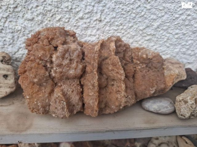 סלעים ,נטיפים ,קוורץ,מנרלים