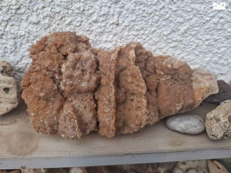סלעים ,נטיפים ,קוורץ,מנרלים