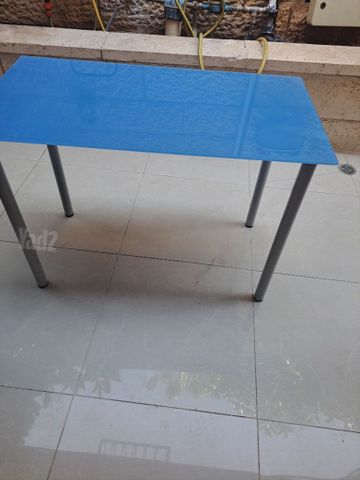 שולחן זכוכית