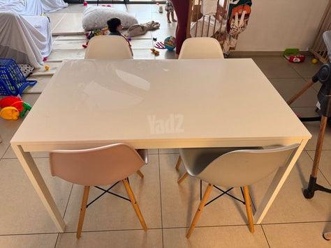 שולחן נפתח