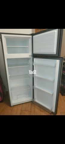 מקרר שחור