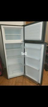 מקרר שחור