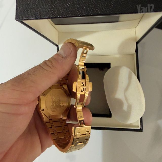שעון יד לגבר emboss