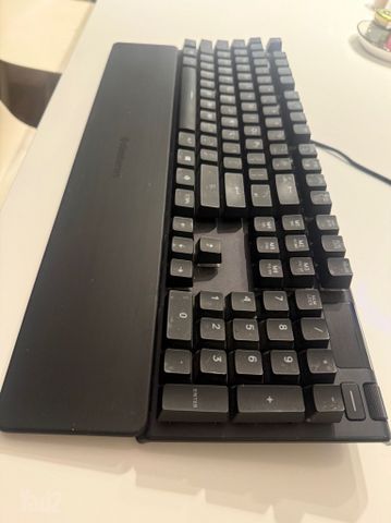 מקלדת SteelSeries Apex 5