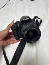 מצלמת קנון EOS 2000D