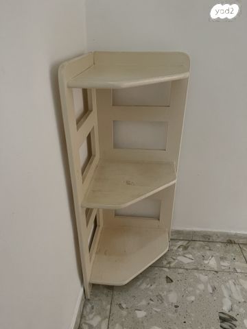 מעמד עץ פינתי