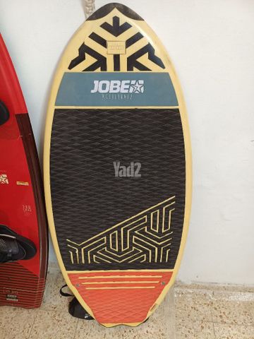 מחלק wakeboard וציוד סקי נוסף