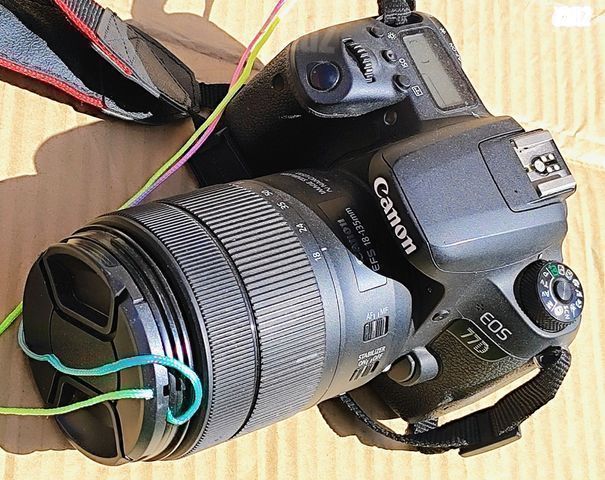 מצלמה CANON 77D ועדשה EF18-135
