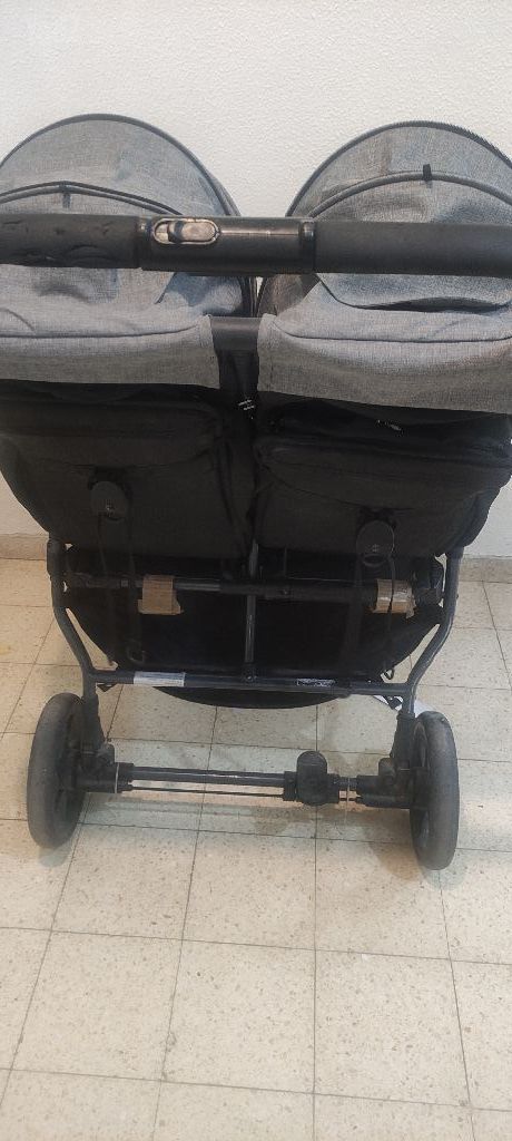 עגלת תאומים