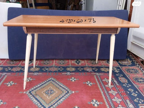 שולחן אוכל עם 3 כסאות
