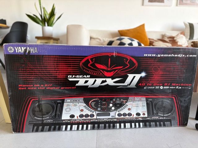 אורגן חדש של Yamaha DJX-II