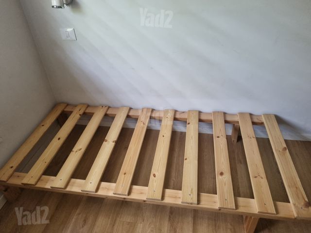 מיטת עץ מלא