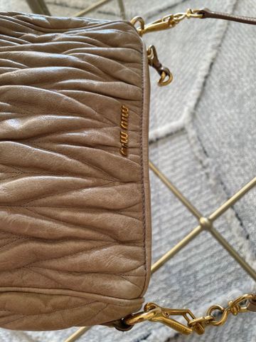 תיק miu miu