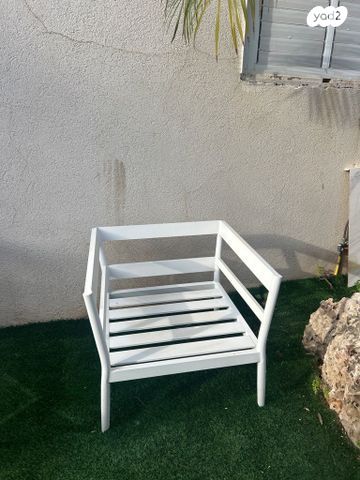 כסאות חוץ