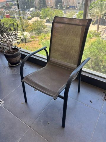 שולחן חוץ נפתח