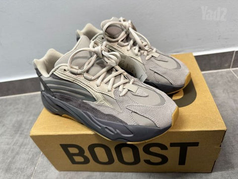 adidas Yeezy Boost 700 V2