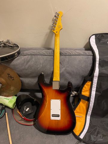 G&L Legacy Tribute שמאלית