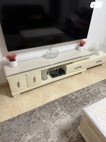 מזנון ושולחן