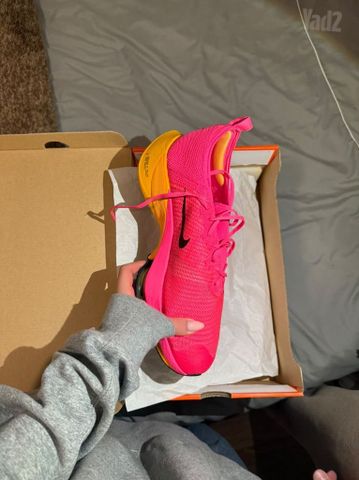נעלי ריצה נייק Nike Tempo NEXT